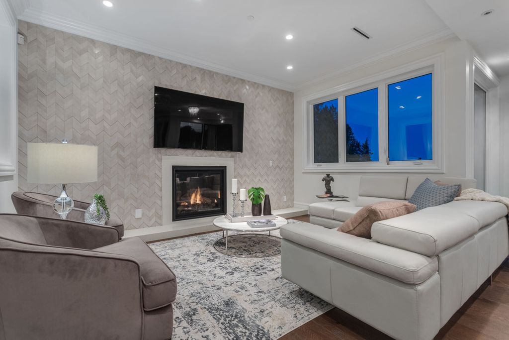 This Luxury Dream Home in West Vancouver was executed by Marble Construction, winner of best single family Home in Canada. This Dream Home nestled on a fabulous prime place lot with views of the Lions Gate Bridge and Ocean.