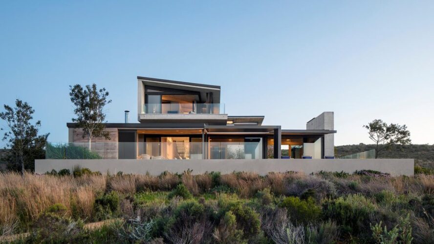 Benguela Cove House with Panoramic Views of The Landscape by SAOTA ...