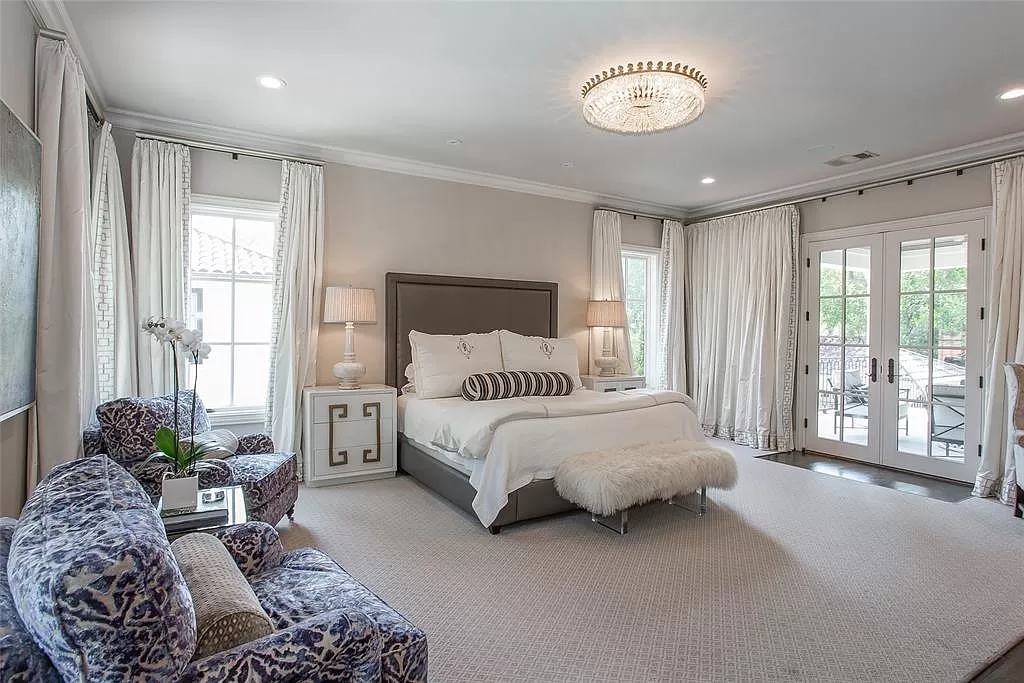 The Mediterranean Home in Texas is a luxurious estate heralds the highest standards in quality, ultimate luxury and privacy now available for sale. This home located at 2425 Stadium Dr, Fort Worth, Texas; offering 5 bedrooms and 8 bathrooms with over 10,000 square feet of living spaces.
