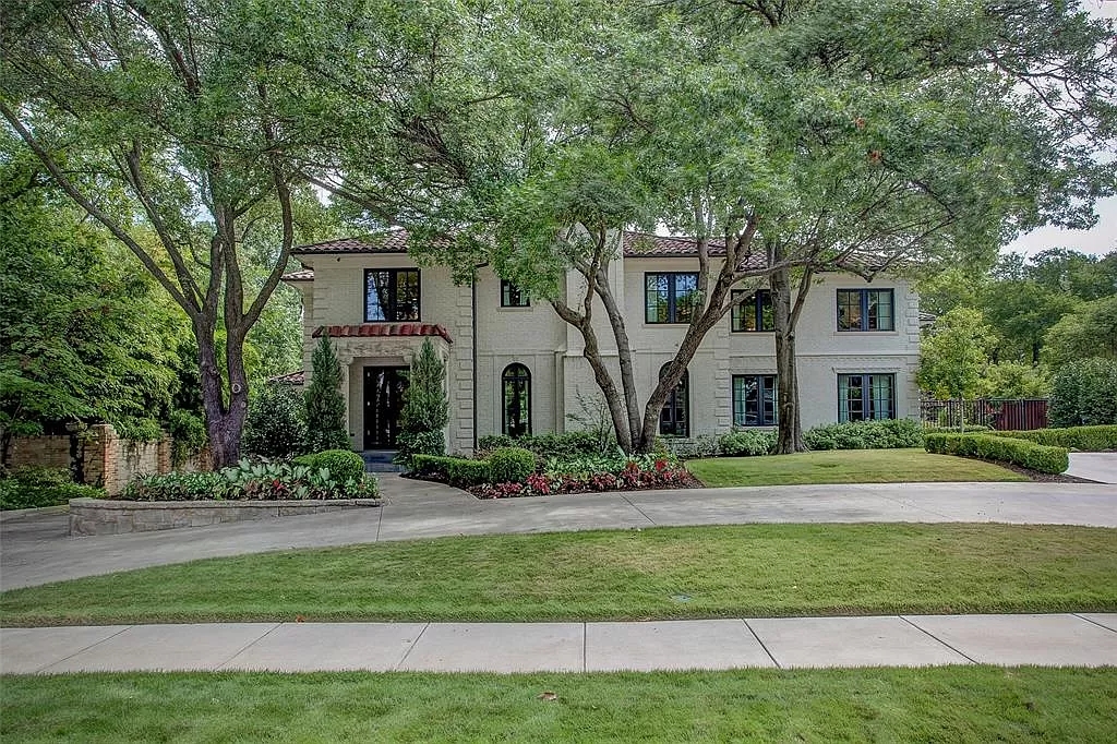 The Mediterranean Home in Texas is a luxurious estate heralds the highest standards in quality, ultimate luxury and privacy now available for sale. This home located at 2425 Stadium Dr, Fort Worth, Texas; offering 5 bedrooms and 8 bathrooms with over 10,000 square feet of living spaces.