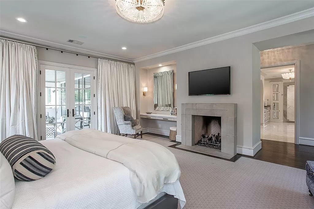 The Mediterranean Home in Texas is a luxurious estate heralds the highest standards in quality, ultimate luxury and privacy now available for sale. This home located at 2425 Stadium Dr, Fort Worth, Texas; offering 5 bedrooms and 8 bathrooms with over 10,000 square feet of living spaces.