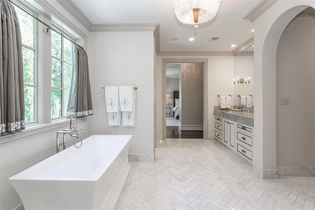 The Mediterranean Home in Texas is a luxurious estate heralds the highest standards in quality, ultimate luxury and privacy now available for sale. This home located at 2425 Stadium Dr, Fort Worth, Texas; offering 5 bedrooms and 8 bathrooms with over 10,000 square feet of living spaces.