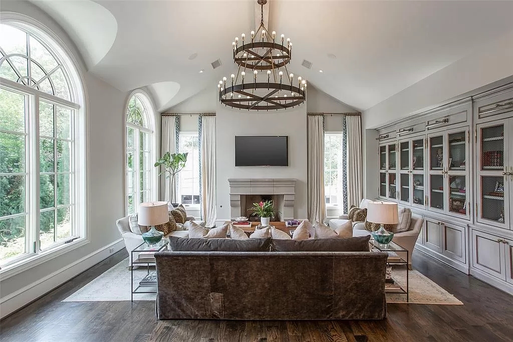 The Mediterranean Home in Texas is a luxurious estate heralds the highest standards in quality, ultimate luxury and privacy now available for sale. This home located at 2425 Stadium Dr, Fort Worth, Texas; offering 5 bedrooms and 8 bathrooms with over 10,000 square feet of living spaces.