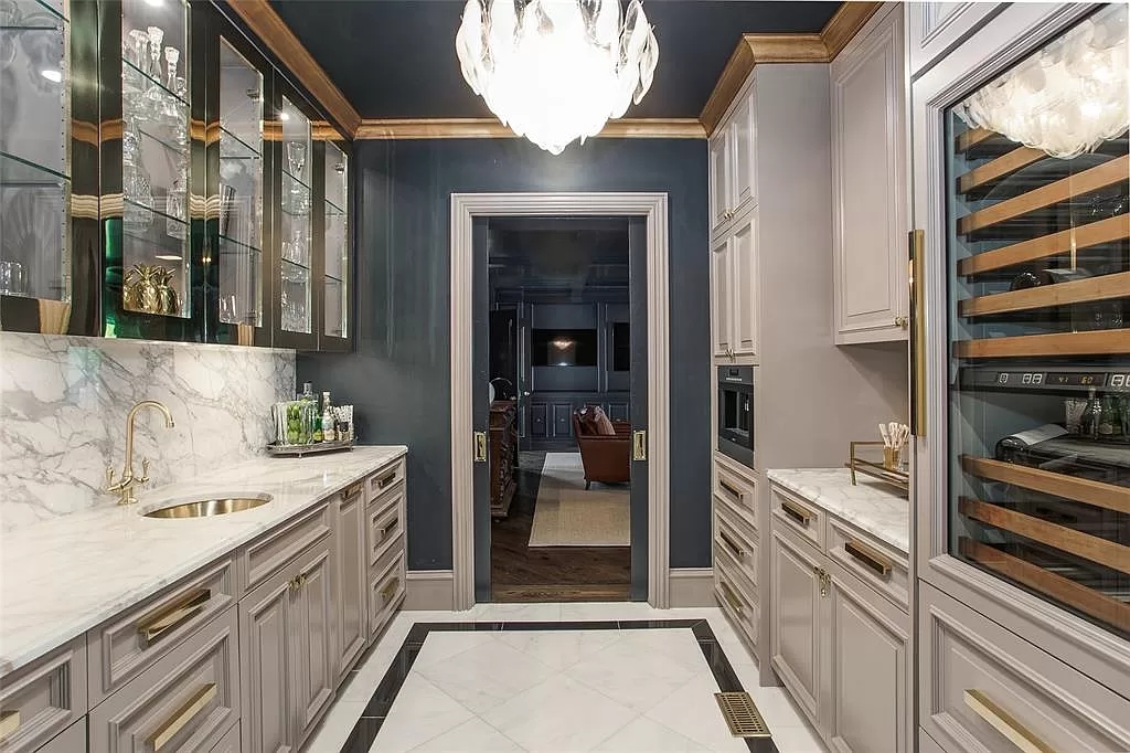 The Mediterranean Home in Texas is a luxurious estate heralds the highest standards in quality, ultimate luxury and privacy now available for sale. This home located at 2425 Stadium Dr, Fort Worth, Texas; offering 5 bedrooms and 8 bathrooms with over 10,000 square feet of living spaces.