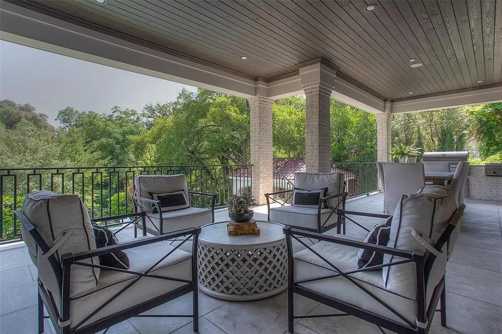 The Mediterranean Home in Texas is a luxurious estate heralds the highest standards in quality, ultimate luxury and privacy now available for sale. This home located at 2425 Stadium Dr, Fort Worth, Texas; offering 5 bedrooms and 8 bathrooms with over 10,000 square feet of living spaces.
