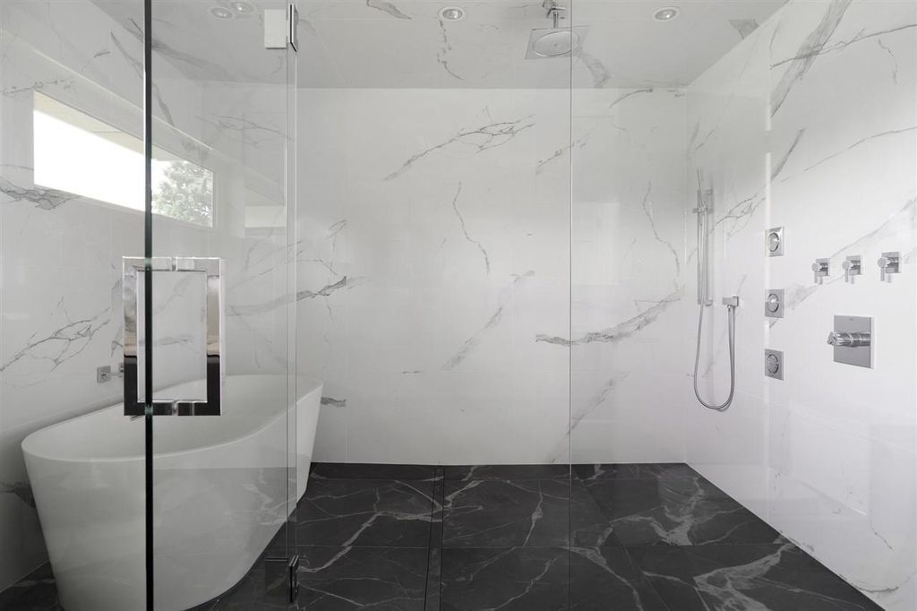 This Spectacular Modern Estate in North Vancouver, Canada was executed by prestigious Marble Construction. This is a beautiful home located at one of the most sought-after street in North Vancouver