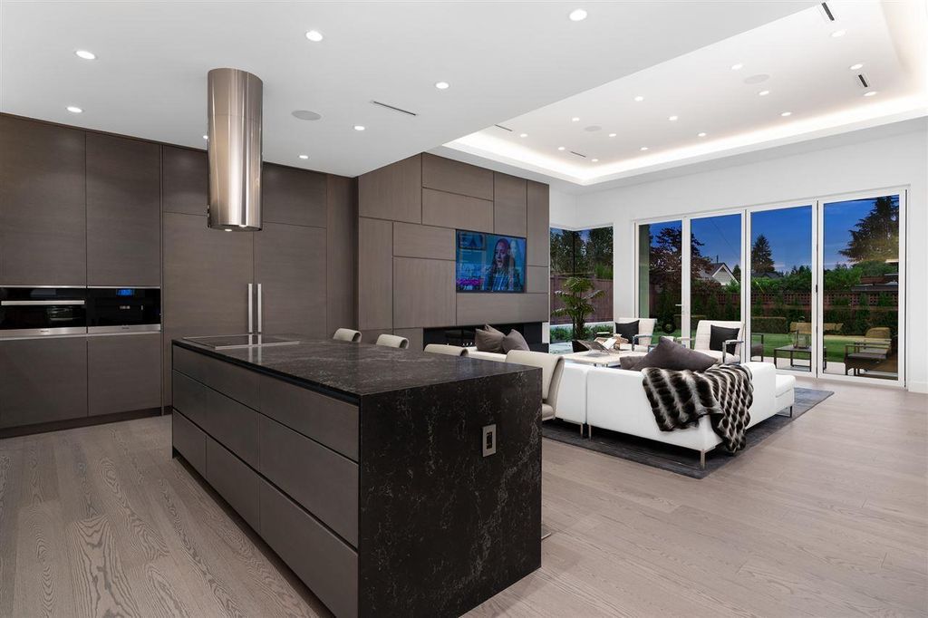 This Spectacular Modern Estate in North Vancouver, Canada was executed by prestigious Marble Construction. This is a beautiful home located at one of the most sought-after street in North Vancouver