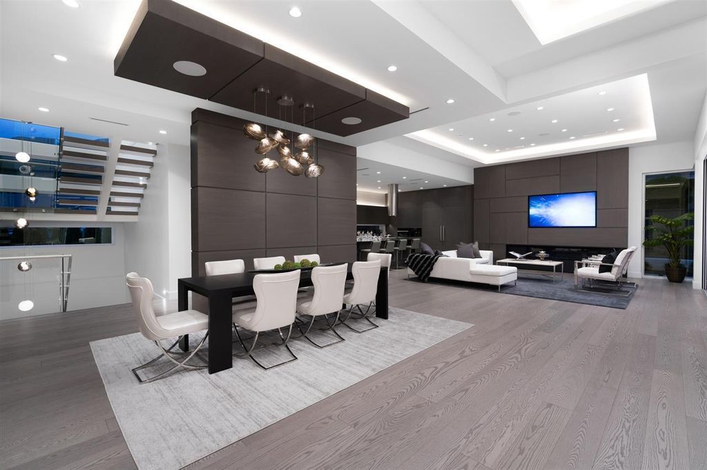 This Spectacular Modern Estate in North Vancouver, Canada was executed by prestigious Marble Construction. This is a beautiful home located at one of the most sought-after street in North Vancouver