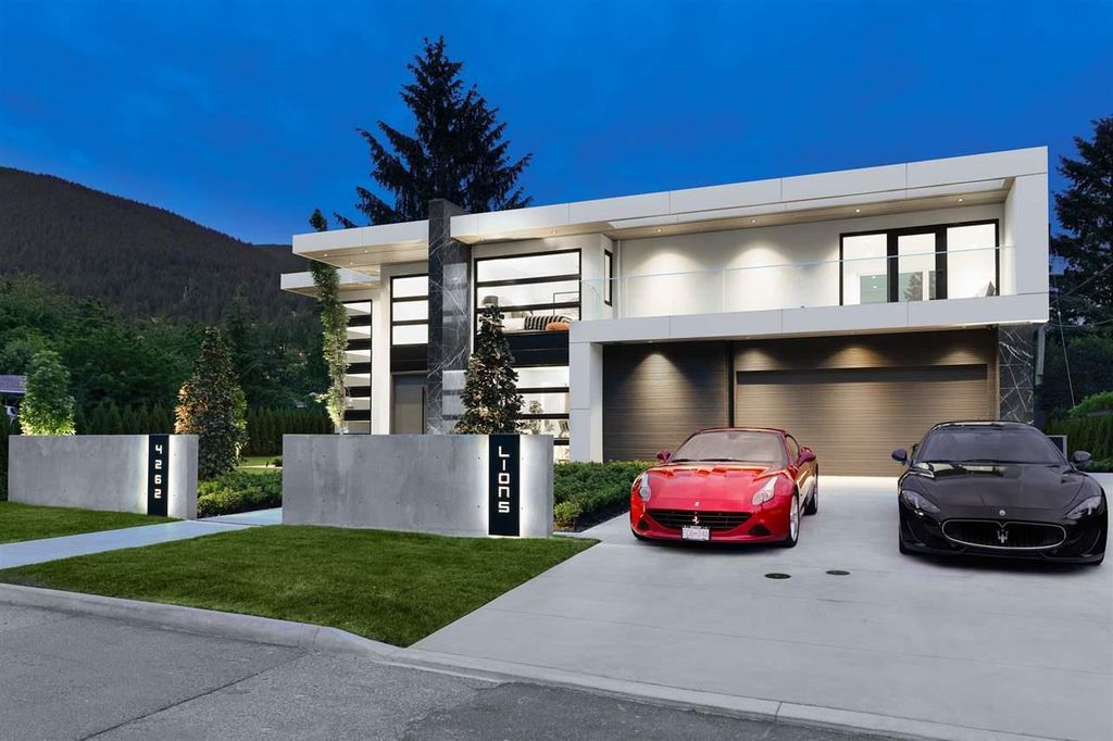 This Spectacular Modern Estate in North Vancouver, Canada was executed by prestigious Marble Construction. This is a beautiful home located at one of the most sought-after street in North Vancouver