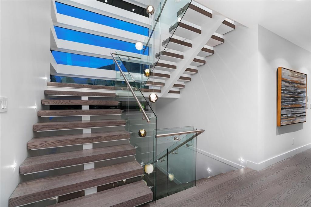 This Spectacular Modern Estate in North Vancouver, Canada was executed by prestigious Marble Construction. This is a beautiful home located at one of the most sought-after street in North Vancouver