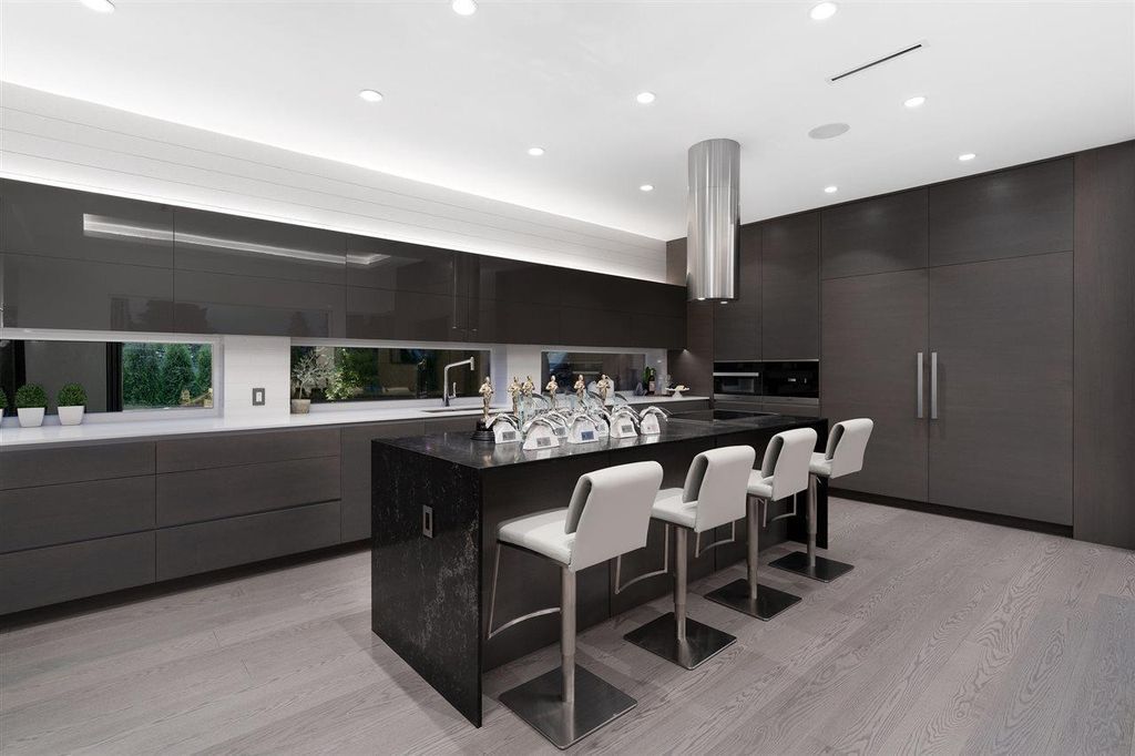 This Spectacular Modern Estate in North Vancouver, Canada was executed by prestigious Marble Construction. This is a beautiful home located at one of the most sought-after street in North Vancouver