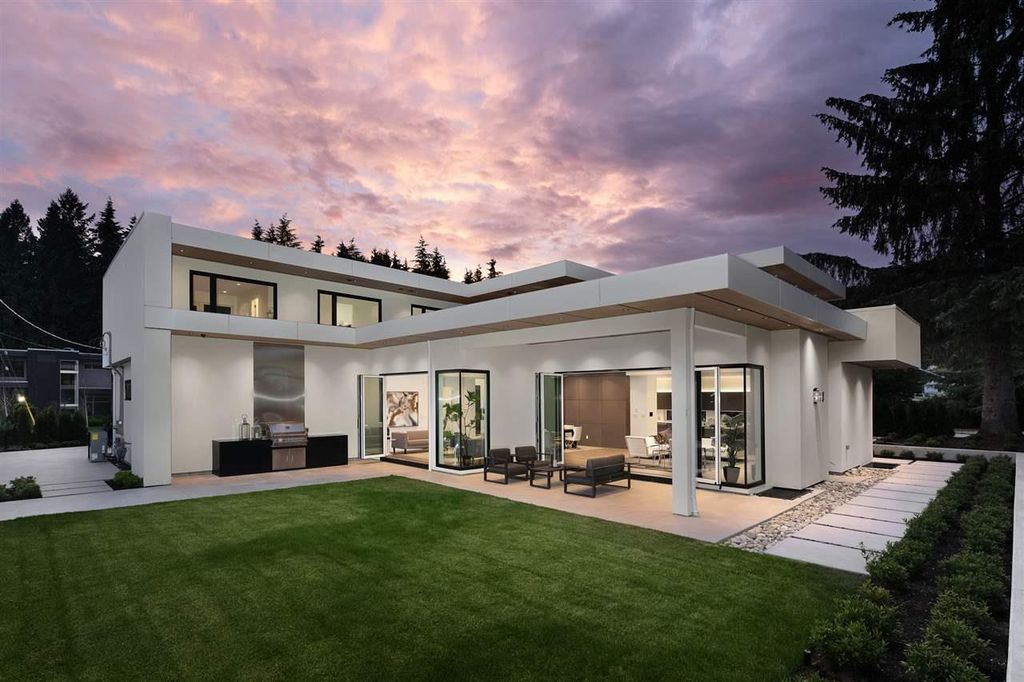 This Spectacular Modern Estate in North Vancouver, Canada was executed by prestigious Marble Construction. This is a beautiful home located at one of the most sought-after street in North Vancouver