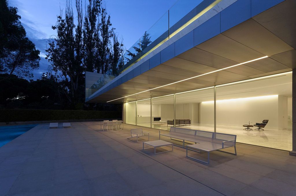 The Modern Two storey Aluminum House by Fran Silvestre Arquitectos 3