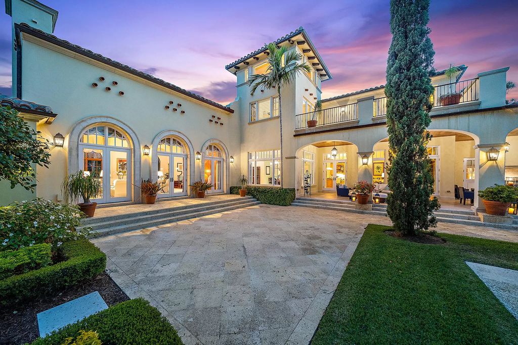 The Florida Home is a luxurious home offers a touch of Palm Beach in the heart of Jupiter now available for sale featuring privacy and security. This home located at 166 Bears Club Dr, Jupiter, Florida; offering 5 bedrooms and 8 bathrooms with over 7,800 square feet of living spaces.