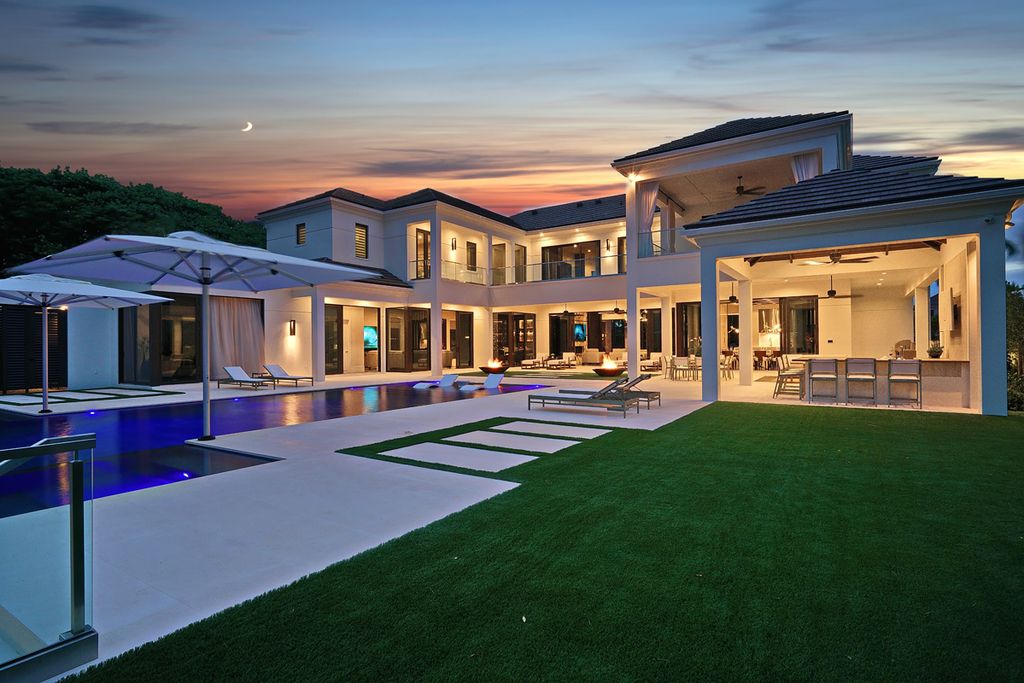 This Waterfront Dreamscape Villa in Boca Raton, Florida, was executed by prestigious SRD Building Corp. This house located in the most luxurious and exclusive of all communities, Royal Palm Yacht & Country Club