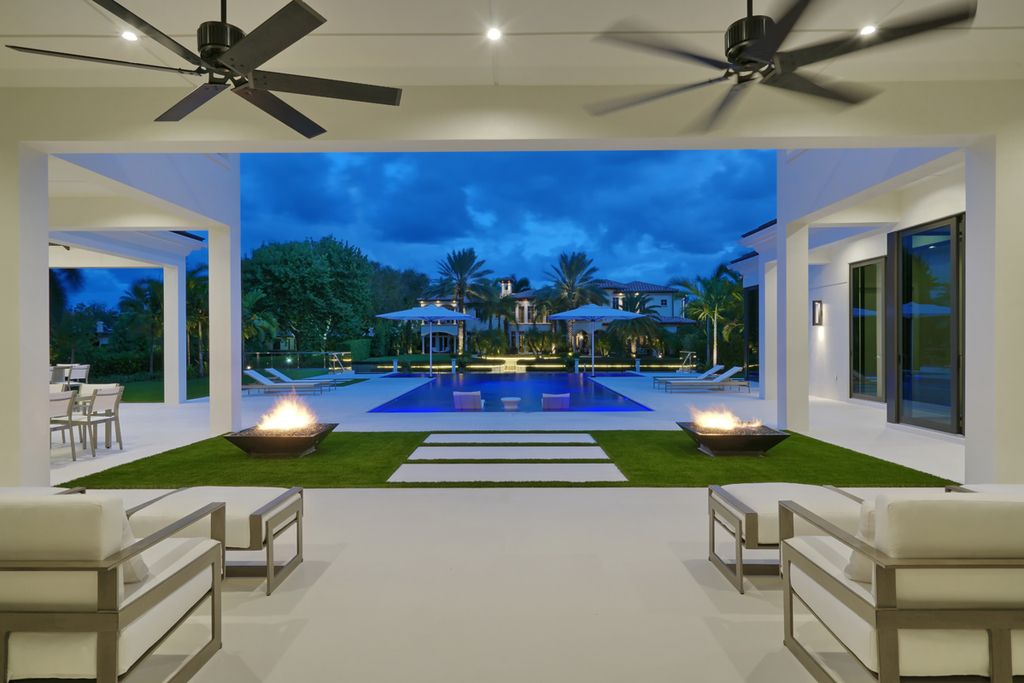 This Waterfront Dreamscape Villa in Boca Raton, Florida, was executed by prestigious SRD Building Corp. This house located in the most luxurious and exclusive of all communities, Royal Palm Yacht & Country Club