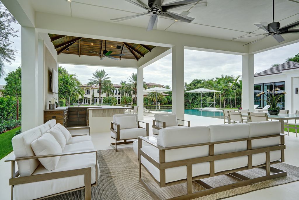 This Waterfront Dreamscape Villa in Boca Raton, Florida, was executed by prestigious SRD Building Corp. This house located in the most luxurious and exclusive of all communities, Royal Palm Yacht & Country Club