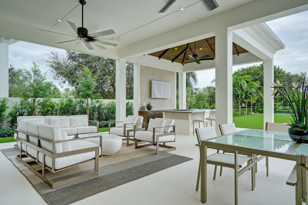 This Waterfront Dreamscape Villa in Boca Raton, Florida, was executed by prestigious SRD Building Corp. This house located in the most luxurious and exclusive of all communities, Royal Palm Yacht & Country Club
