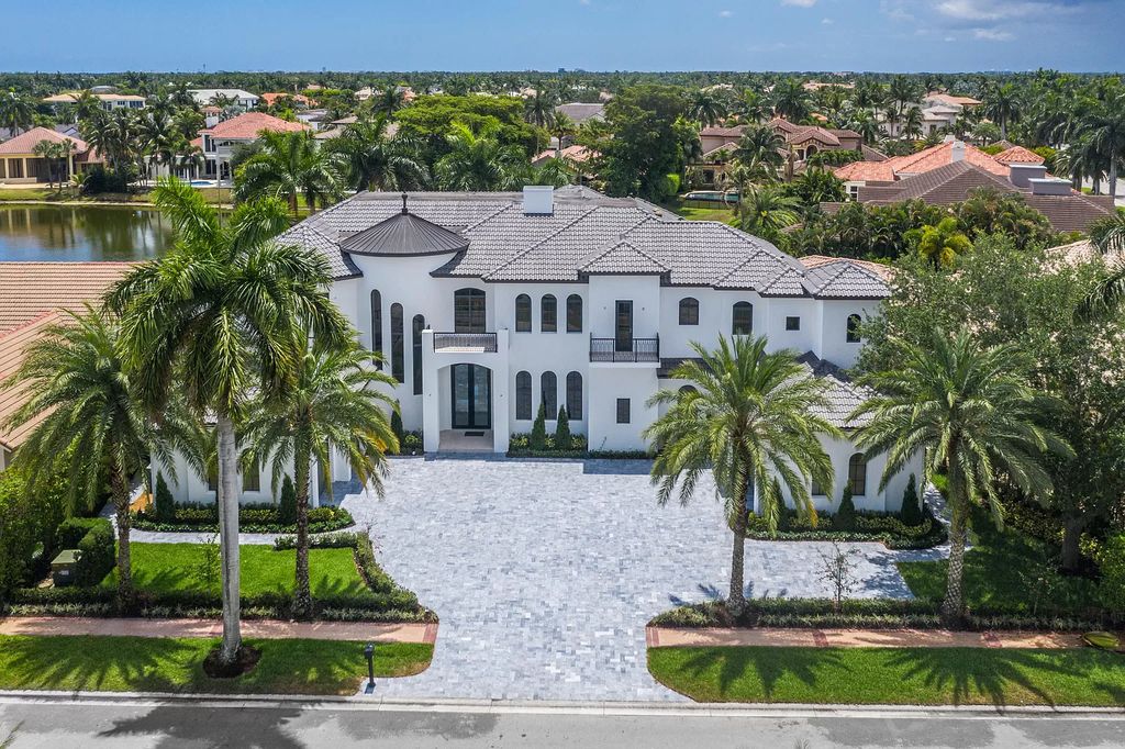 The Transitional Home in Boca Raton is a completely redone estate located in St Andrews one of the most prestigious Country Club now available for sale. This home located at 17530 Foxborough Ln, Boca Raton, Florida