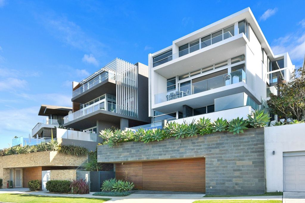  A luxury Lurline Bay home by talented Con Hairis in New South Wales for sale