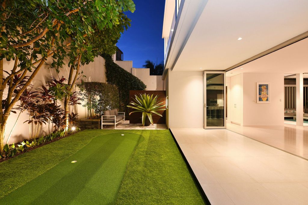  A luxury Lurline Bay home by talented Con Hairis in New South Wales for sale