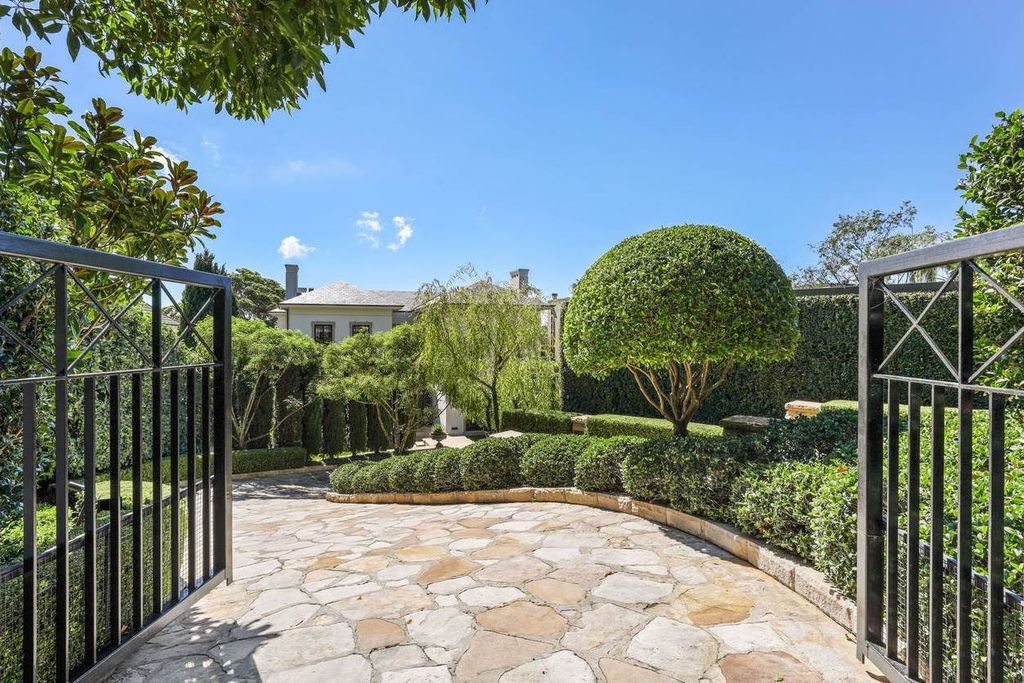 Absolute waterfront estate by Andre Porebski in New South Wales for Sale