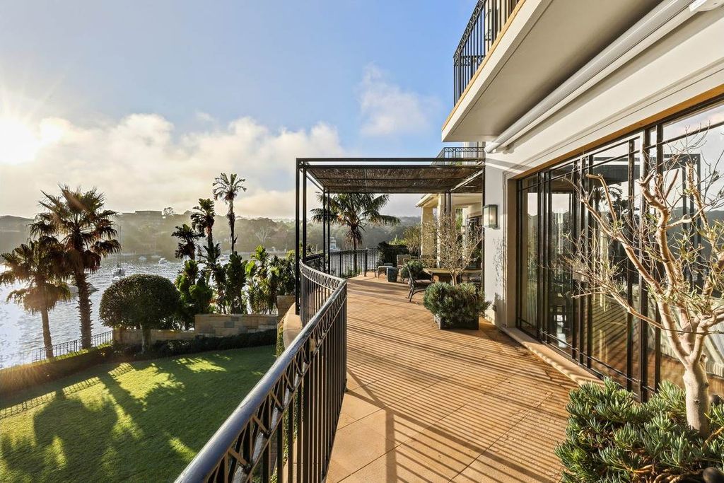 Absolute waterfront estate by Andre Porebski in New South Wales for Sale