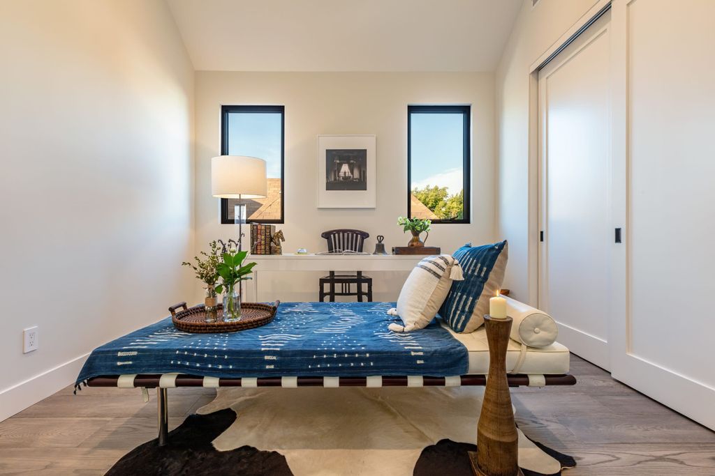 An Architectural Modern Farmhouse in Beverly Hills listed for 5375000 17