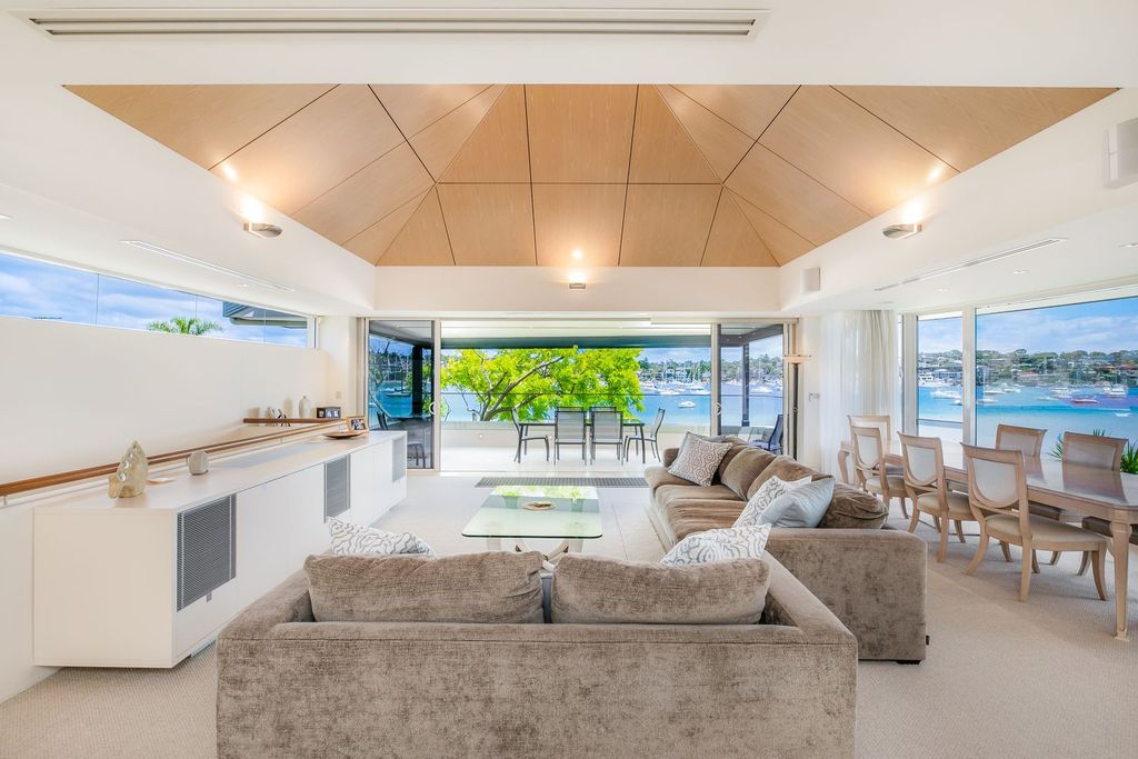 Beachfront villa in New South Wales with Gunnamatta Bay view for sale