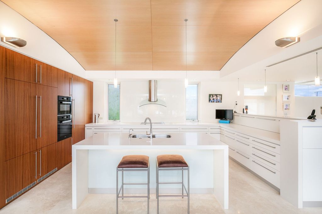 Beachfront villa in New South Wales with Gunnamatta Bay view for sale