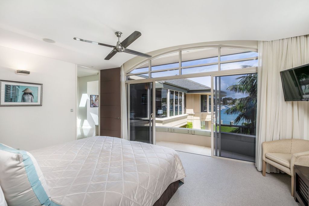 Beachfront villa in New South Wales with Gunnamatta Bay view for sale