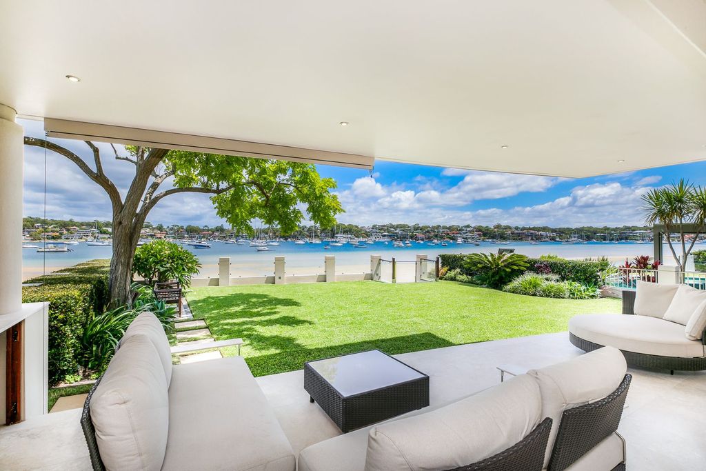 Beachfront villa in New South Wales with Gunnamatta Bay view for sale