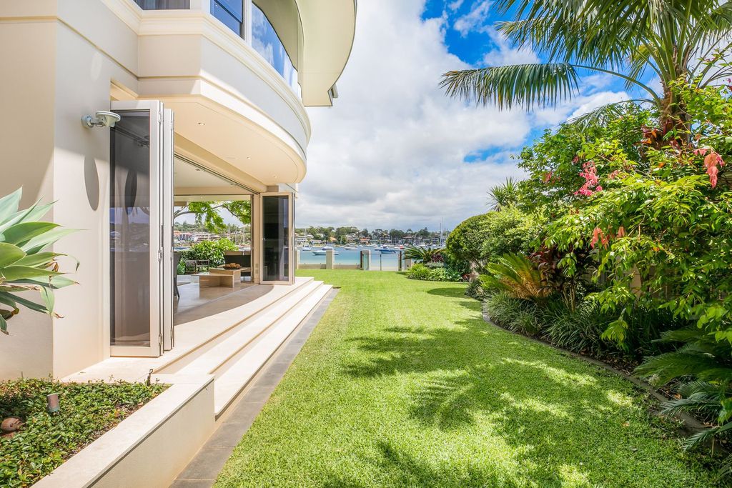 Beachfront villa in New South Wales with Gunnamatta Bay view for sale