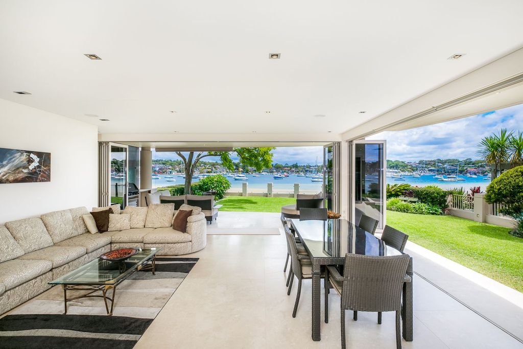 Beachfront villa in New South Wales with Gunnamatta Bay view for sale