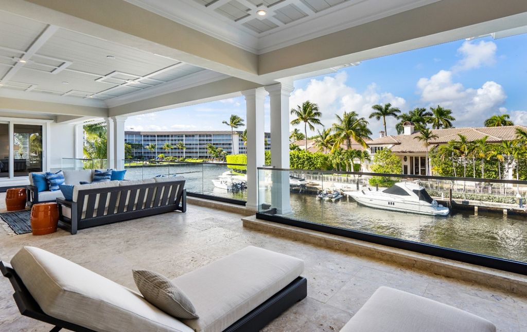 This Magnificent Home in Florida was executed by prestigious Wietsma Lippolis Construction. This home has lavish finishes, attention to detail, and outstanding craftsmanship