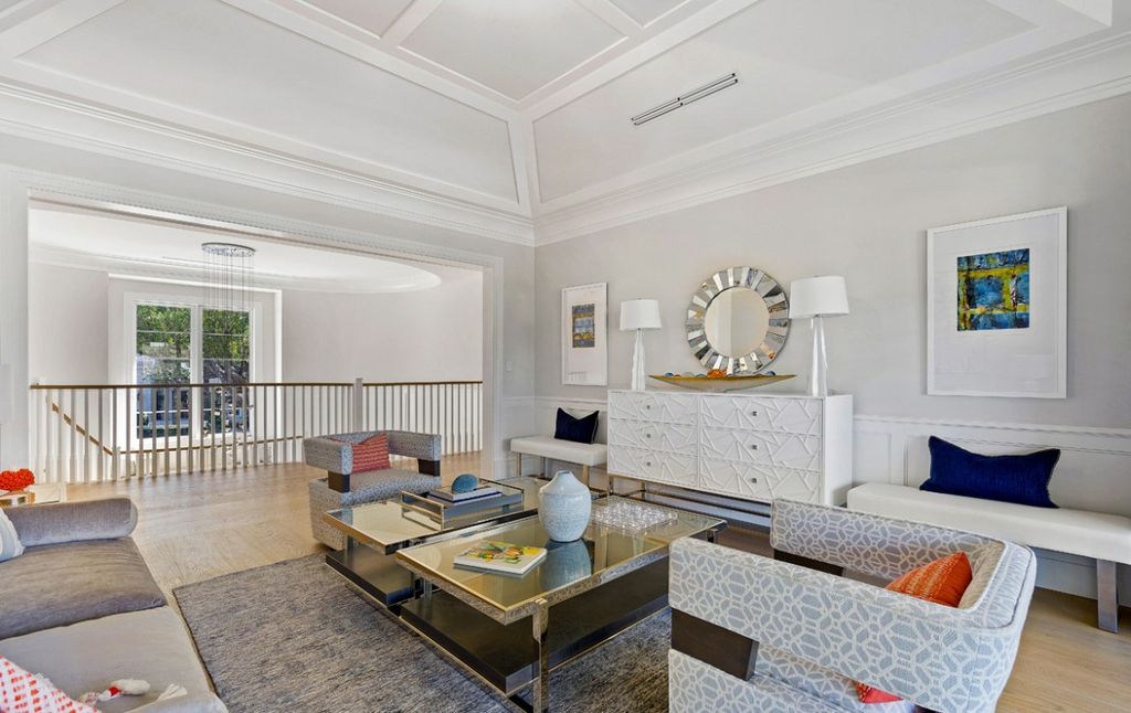 This Magnificent Home in Florida was executed by prestigious Wietsma Lippolis Construction. This home has lavish finishes, attention to detail, and outstanding craftsmanship