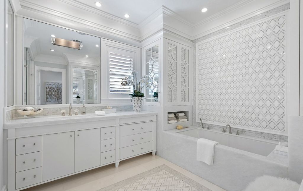 This Magnificent Home in Florida was executed by prestigious Wietsma Lippolis Construction. This home has lavish finishes, attention to detail, and outstanding craftsmanship