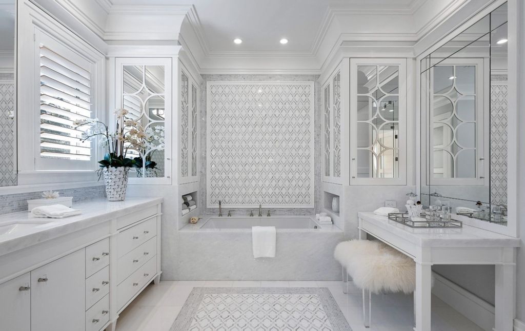 This Magnificent Home in Florida was executed by prestigious Wietsma Lippolis Construction. This home has lavish finishes, attention to detail, and outstanding craftsmanship