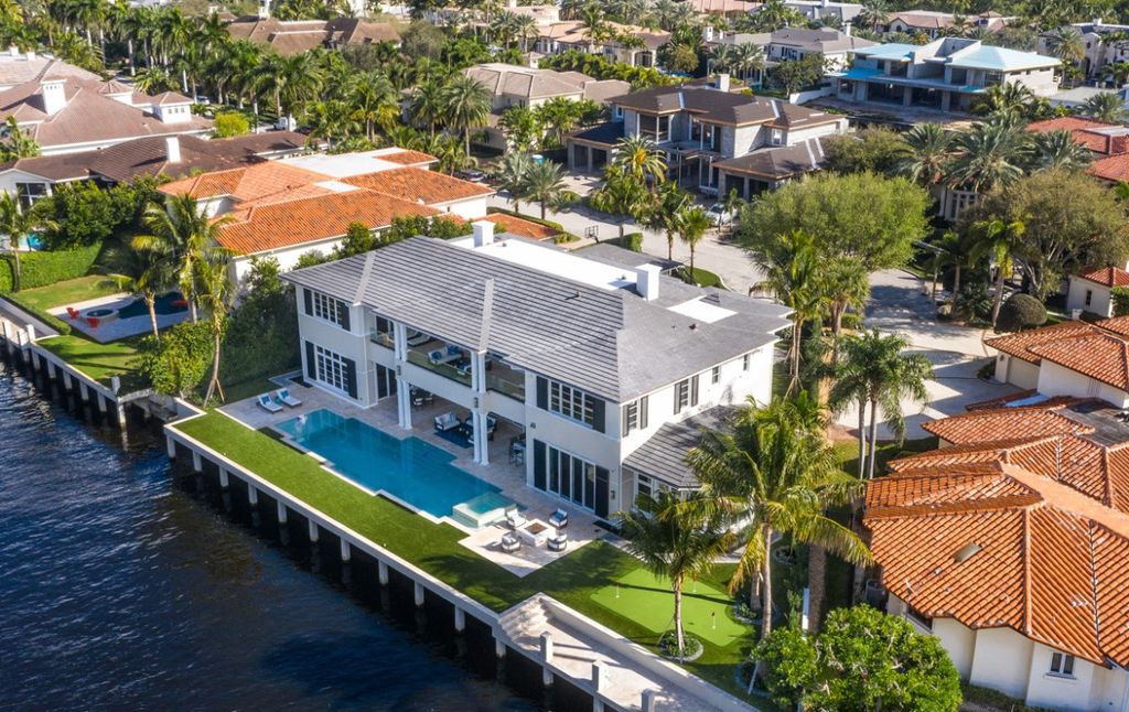 This Magnificent Home in Florida was executed by prestigious Wietsma Lippolis Construction. This home has lavish finishes, attention to detail, and outstanding craftsmanship