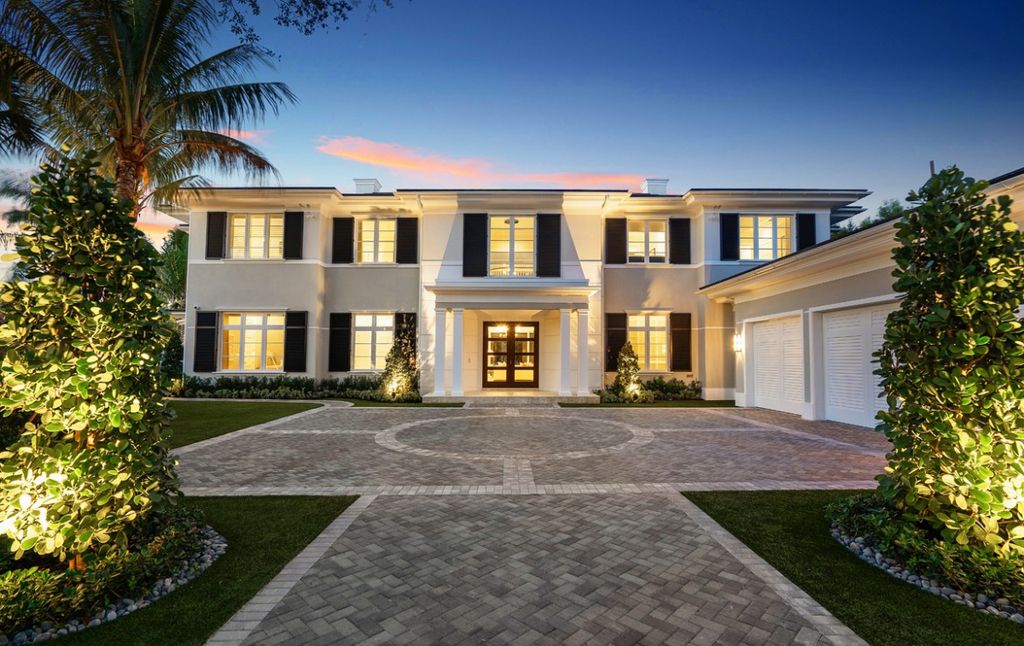 This Magnificent Home in Florida was executed by prestigious Wietsma Lippolis Construction. This home has lavish finishes, attention to detail, and outstanding craftsmanship