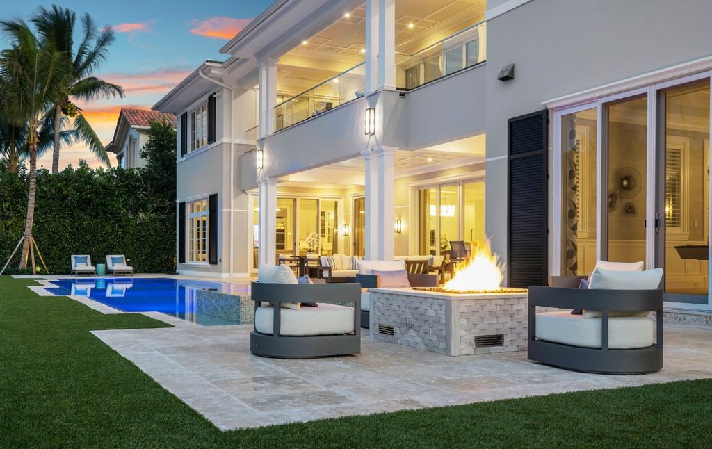 This Magnificent Home in Florida was executed by prestigious Wietsma Lippolis Construction. This home has lavish finishes, attention to detail, and outstanding craftsmanship