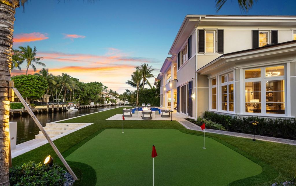 This Magnificent Home in Florida was executed by prestigious Wietsma Lippolis Construction. This home has lavish finishes, attention to detail, and outstanding craftsmanship