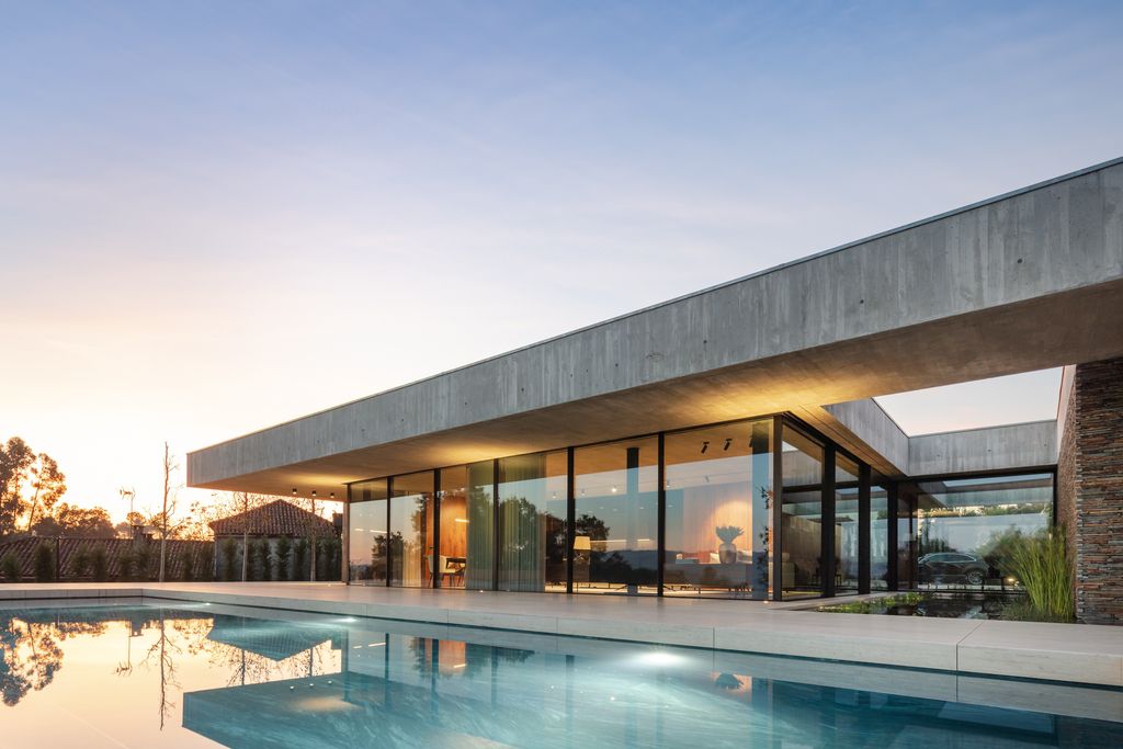 Cork Trees House by Trama Arquitetos a Raw concrete floats over Horizon 23