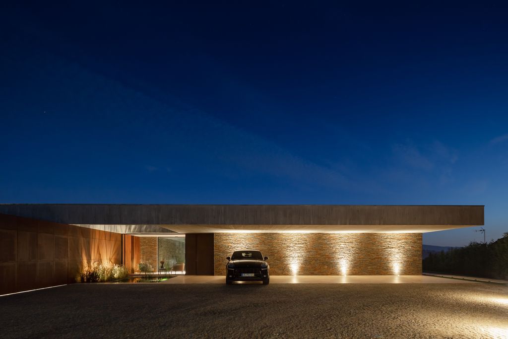 Cork Trees House by Trama Arquitetos a Raw concrete floats over Horizon 25