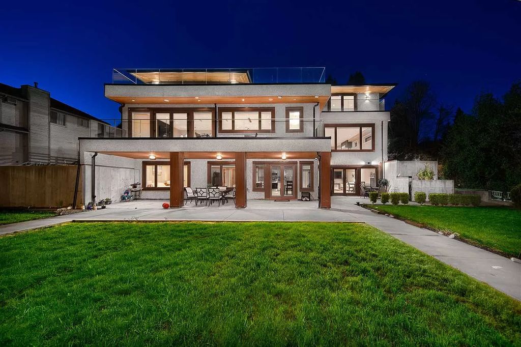 The Fabulous Home in West Vancouver has superb quality & the finest workmanship by Vela Designs now available for sale. This home located at 1010 Wildwood Ln, West Vancouver, BC V7S 2H8, Canada