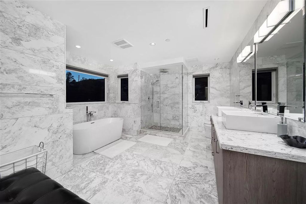 The Fabulous Home in West Vancouver has superb quality & the finest workmanship by Vela Designs now available for sale. This home located at 1010 Wildwood Ln, West Vancouver, BC V7S 2H8, Canada