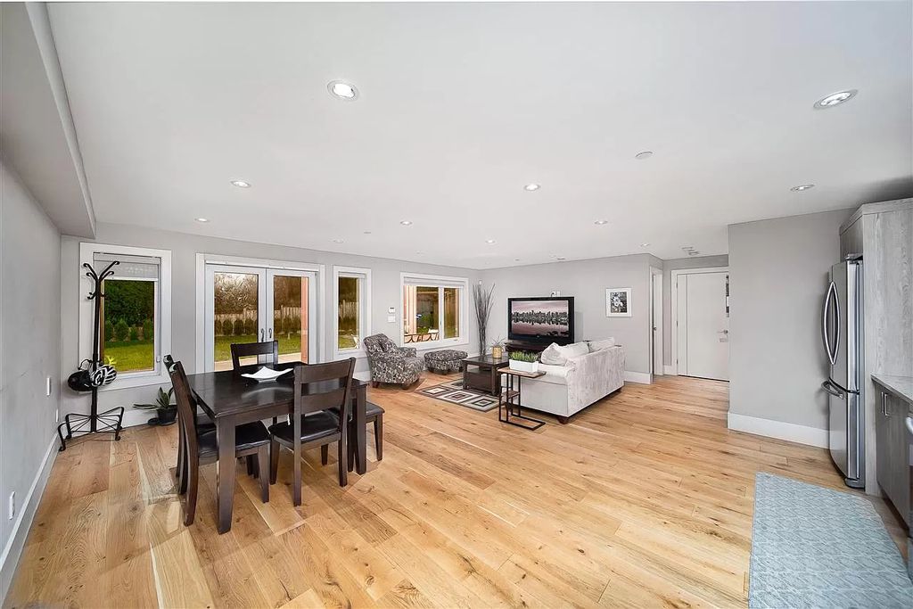 The Fabulous Home in West Vancouver has superb quality & the finest workmanship by Vela Designs now available for sale. This home located at 1010 Wildwood Ln, West Vancouver, BC V7S 2H8, Canada