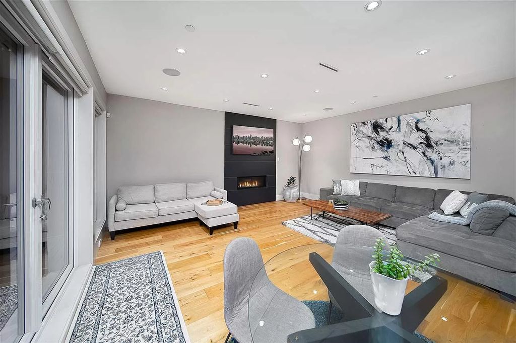 The Fabulous Home in West Vancouver has superb quality & the finest workmanship by Vela Designs now available for sale. This home located at 1010 Wildwood Ln, West Vancouver, BC V7S 2H8, Canada