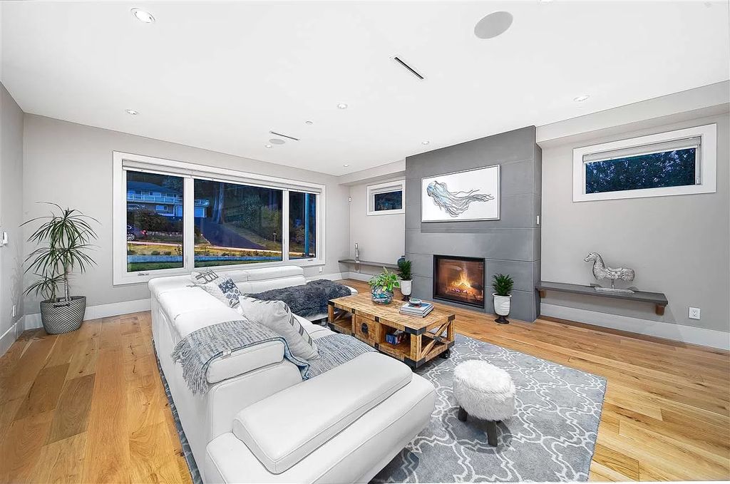 The Fabulous Home in West Vancouver has superb quality & the finest workmanship by Vela Designs now available for sale. This home located at 1010 Wildwood Ln, West Vancouver, BC V7S 2H8, Canada