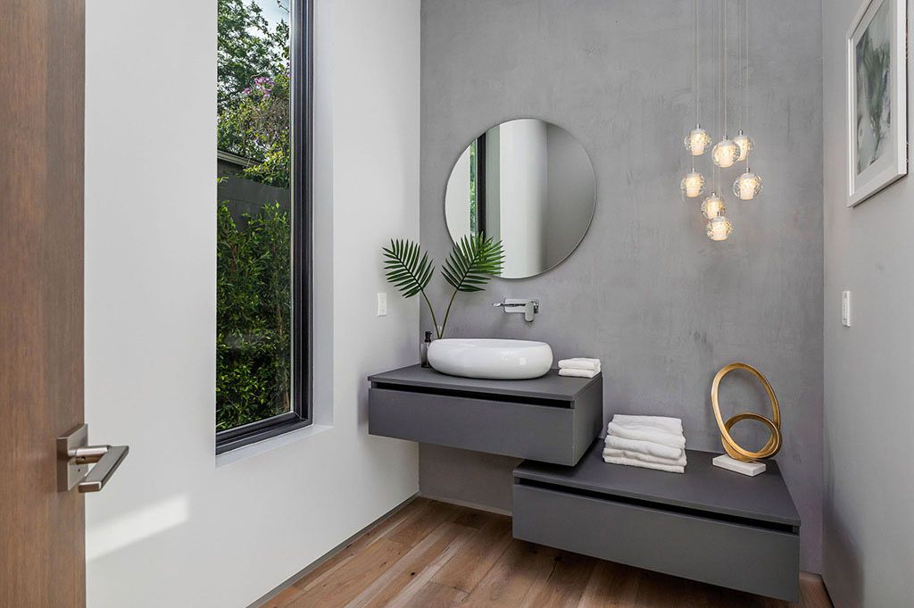 This Flawless Modern Home in Studio City was built and designed by the famous Arzuman Brothers. The house is seamlessly blending exquisite design, and an impeccable choice of quality materials as well as embracing the security and convenience of today’s most up-to-date technology